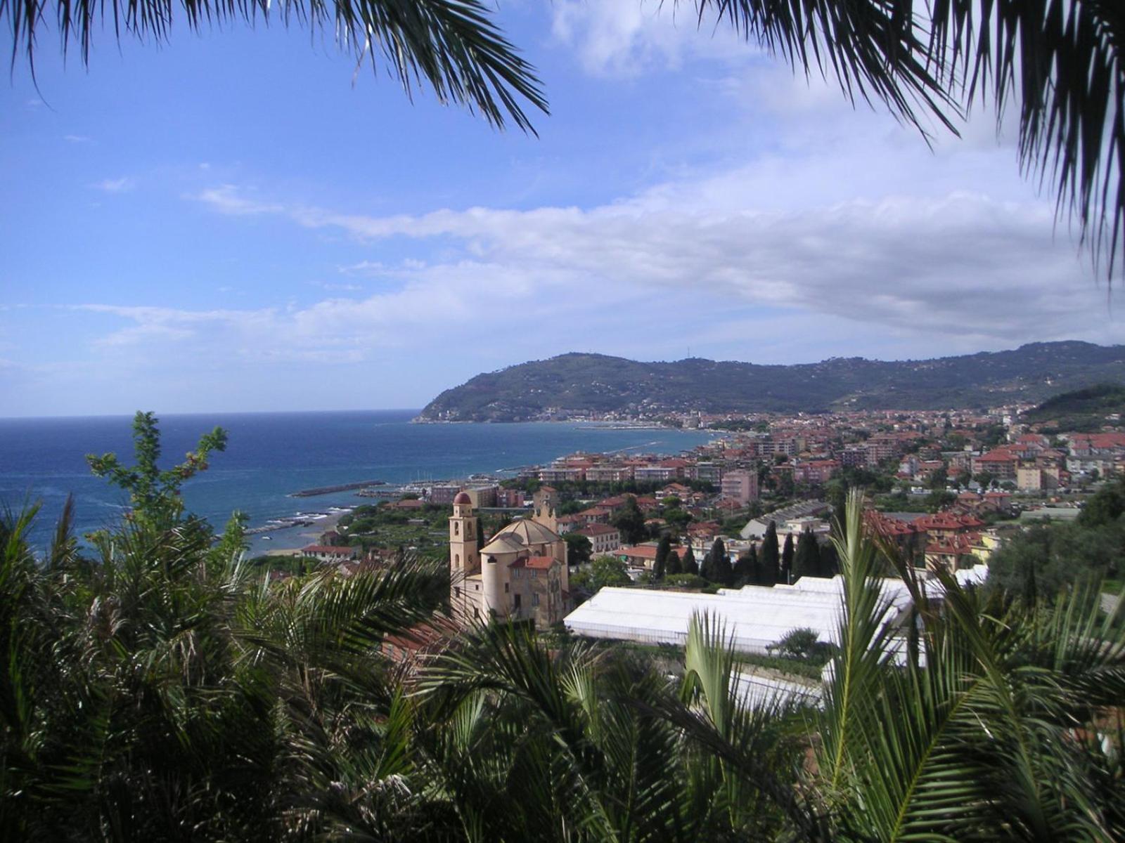 Casa Bisou Italia Wifi Et Parking Free Privato Villa Diano San Pietro Buitenkant foto