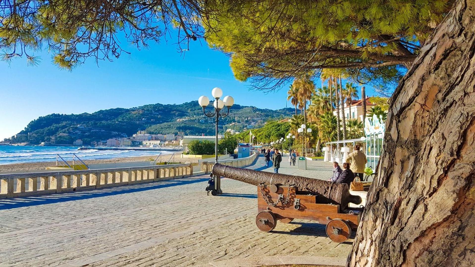 Casa Bisou Italia Wifi Et Parking Free Privato Villa Diano San Pietro Buitenkant foto